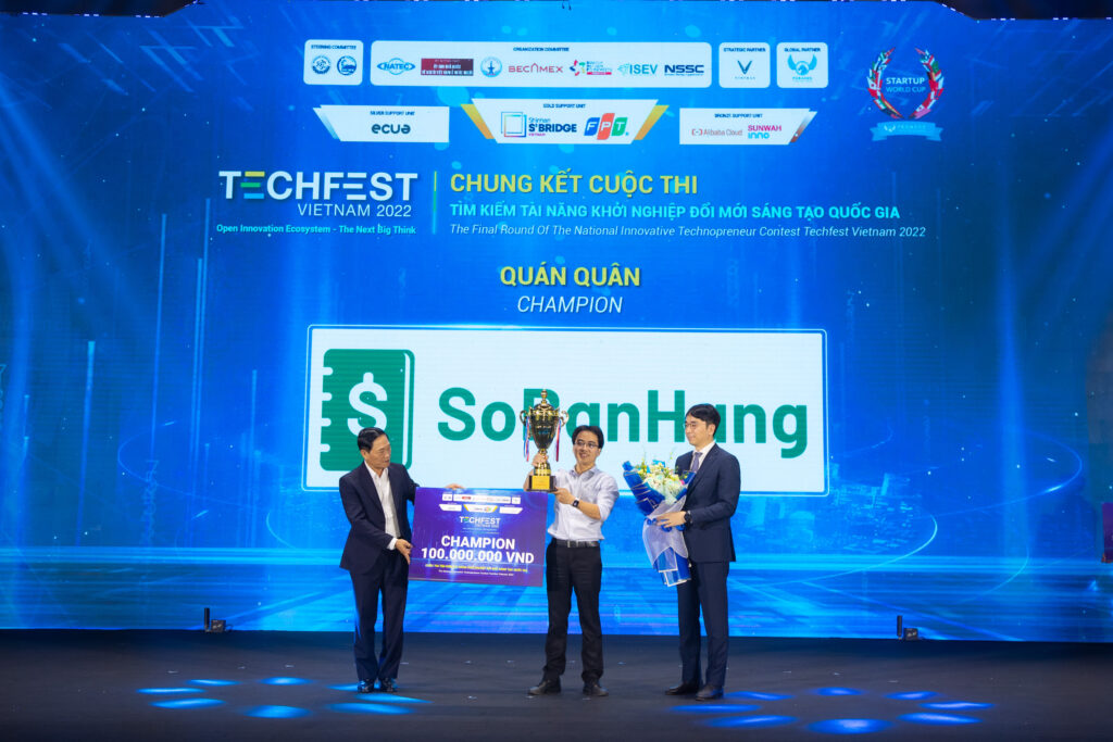 Sổ Bán Hàng - Ứng dụng quản lý bán hàng hiệu quả đã đạt được giải quán quân cuộc thi TechFest 2022. Sổ Bán Hàng - Ứng dụng quản lý bán hàng hiệu quả đã đạt được giải quán quân cuộc thi TechFest 2022 - Ảnh: Techfest Vietnam.