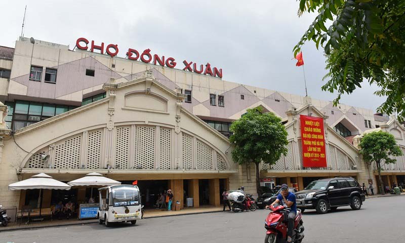 Chợ Đồng Xuân là nơi cung cấp một số mặt hàng cho các cửa hàng tạp hóa. Chợ Đồng Xuân là nơi cung cấp một số mặt hàng cho các cửa hàng tạp hóa. Ảnh minh họa - Nguồn Internet.