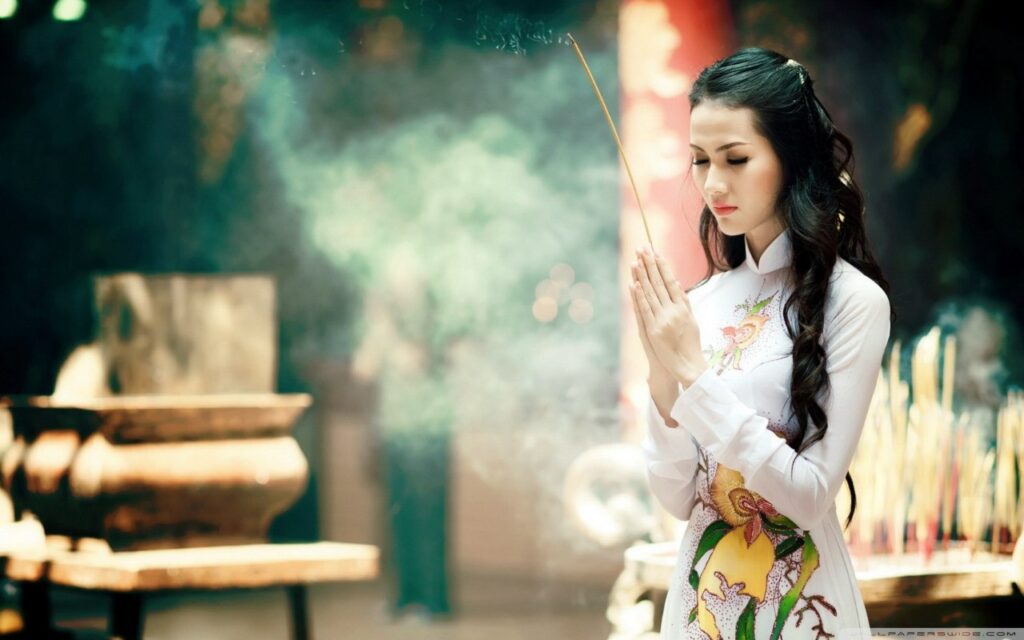 Đi lễ chùa cầu bình an và may mắn đầu năm. Đi lễ chùa cầu bình an và may mắn đầu năm. Ảnh minh họa, nguồn internet.