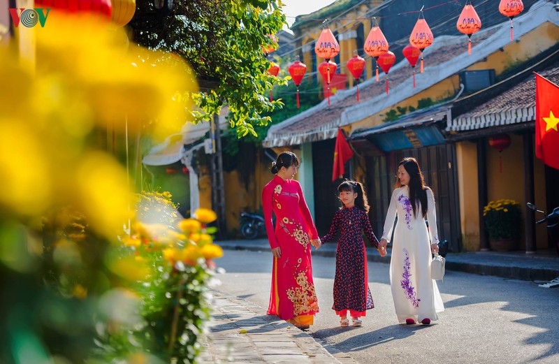 Điều nên làm trong ngày Têt là xuất hành ngày Tết mang lại nhiều điều may. Điều nên làm trong ngày Têt là xuất hành ngày Tết mang lại nhiều điều may. Ảnh minh họa - Nguồn Internet.