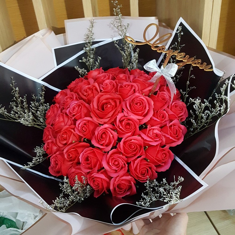 Kinh doanh hoa sáp thu lợi nhuận cao trong mùa Valentine. Kinh doanh hoa sáp thu lợi nhuận cao trong mùa Valentine. Nguồn ảnh internet.