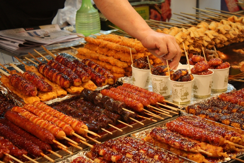 Quán ăn vặt vỉa hè - Ý tưởng kinh doanh hấp dẫn, thu lãi khủng. Quán ăn vặt vỉa hè - Ý tưởng kinh doanh hấp dẫn, thu lãi khủng. Ảnh minh họa - Nguồn Internet.