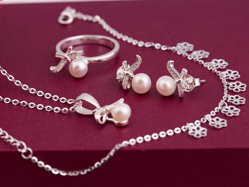 Ý tưởng kinh doanh đồ trang sức mùa Valentine. Ý tưởng kinh doanh đồ trang sức mùa Valentine với ứng dụng quản lý bán hàng Sổ Bán Hàng. Nguồn ảnh internet.