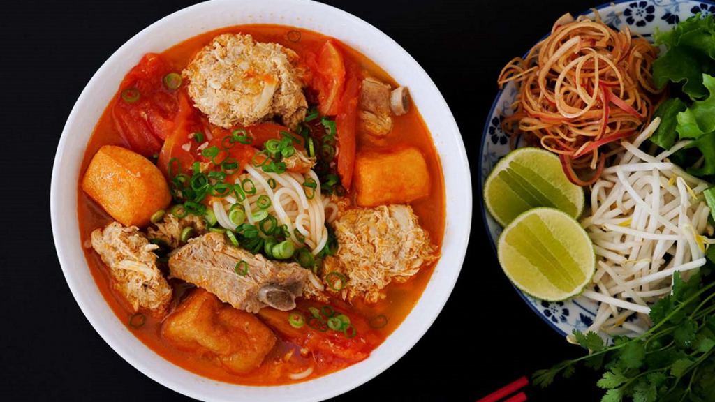 Bún chả, phở, mì vịt tiềm, bún riêu, hủ tiếu,...
