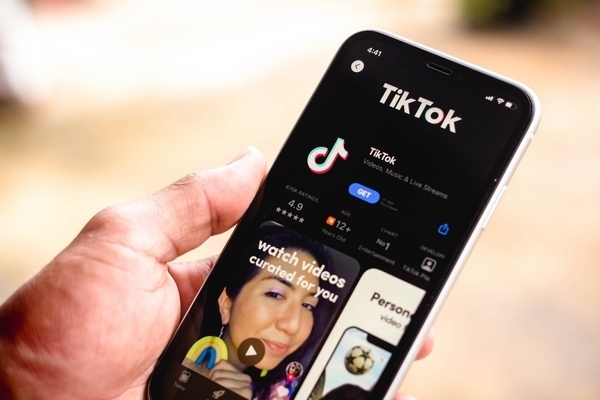 Hình: Ứng dụng Tiktok trên giao diện điện thoại - Nguồn: Internet