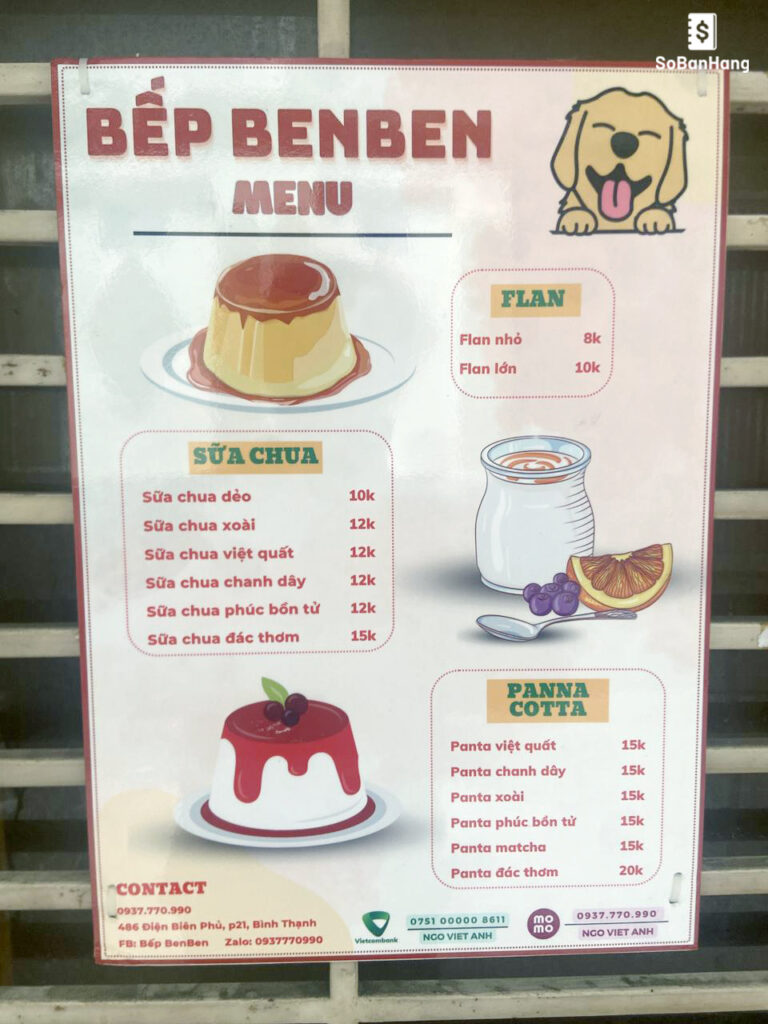 Menu tự tay anh Việt Anh thiết kế, treo ngoài cửa nhà. Ảnh Văn Cường