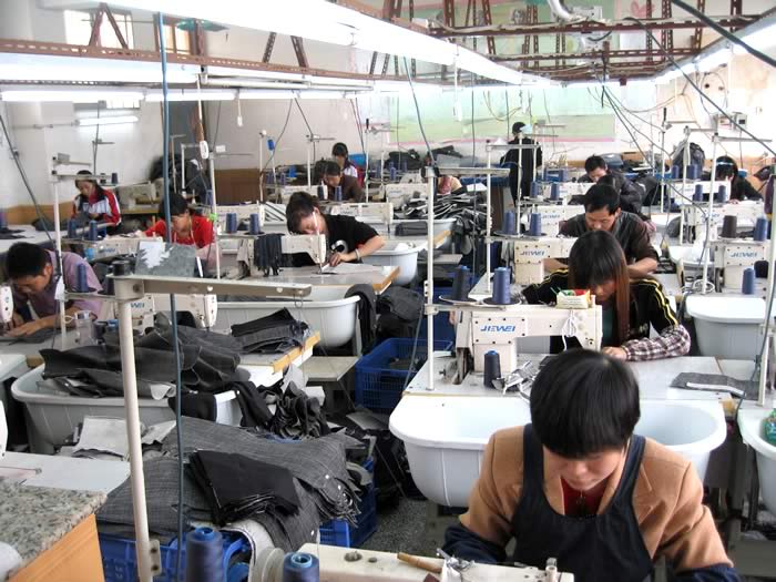 Các xưởng may quần áo xuất khẩu tại Việt Nam
Nguồn: Internet