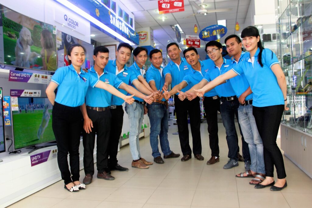 Đào tạo đội ngũ nhân viên nhiệt tình và hiểu rõ các sản phẩm điện tử
Nguồn: Internet