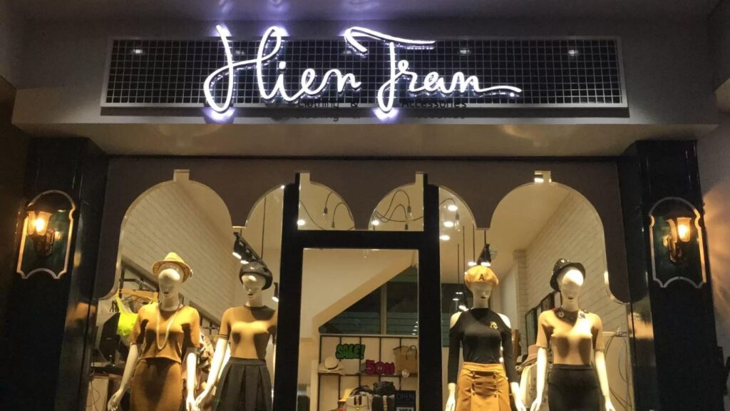 Hình: Đặt tên shop quần áo bằng tên riêng
Nguồn: Internet