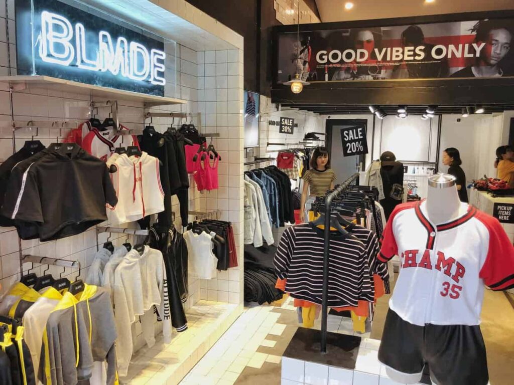 Hình: Đặt tên shop quần áo hay bằng cách ghép chữ cái
Nguồn: Internet