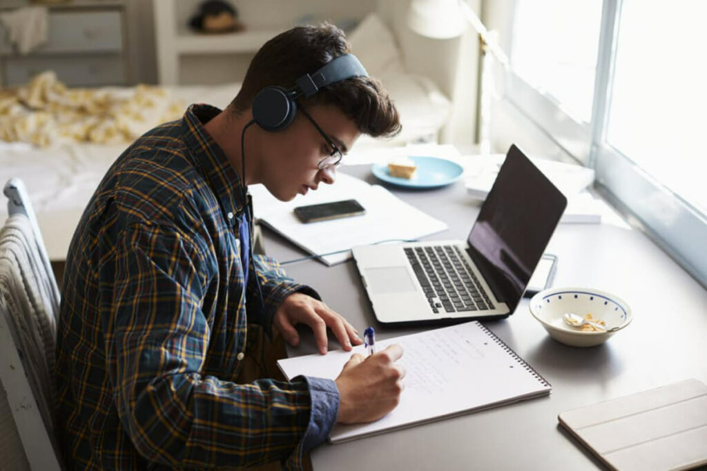 Hình: Lợi ích của việc sử dụng không bản quyền
Nguồn: Internet