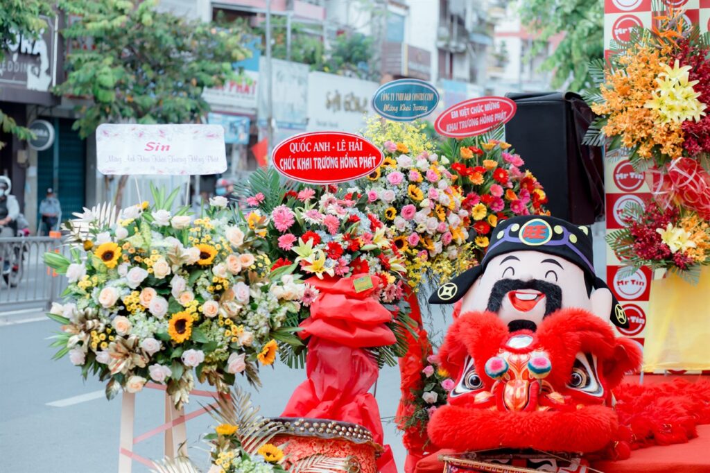 Hình: Cách thức trang trí ngày khai trương cửa hàng
Nguồn: Internet