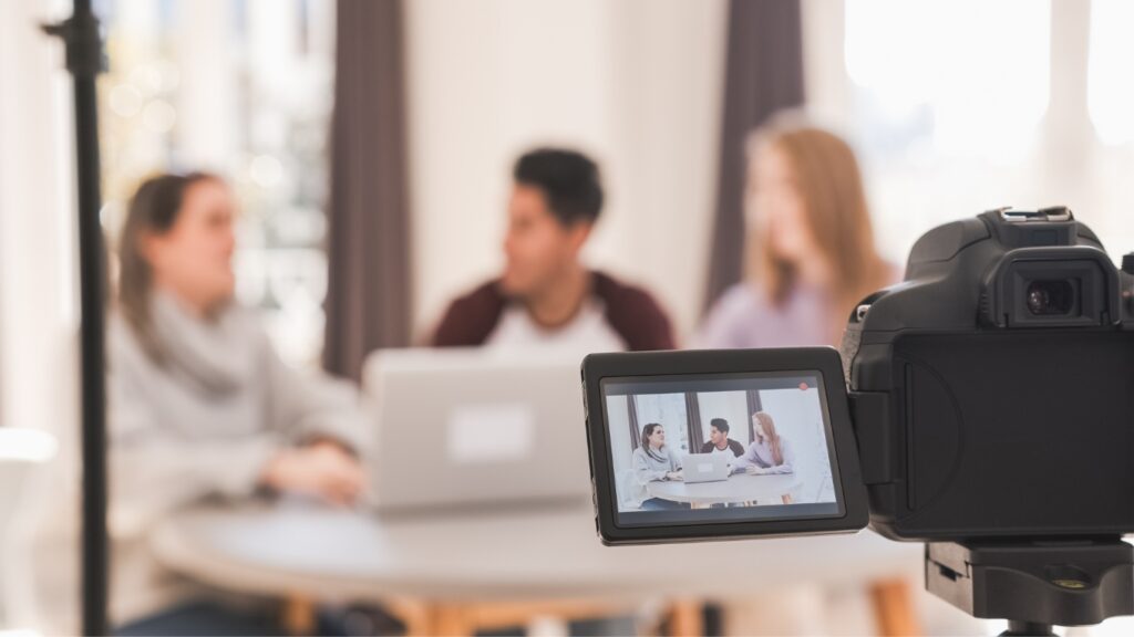 Hình: Bán thương hiệu cá nhân
Nguồn: Internet