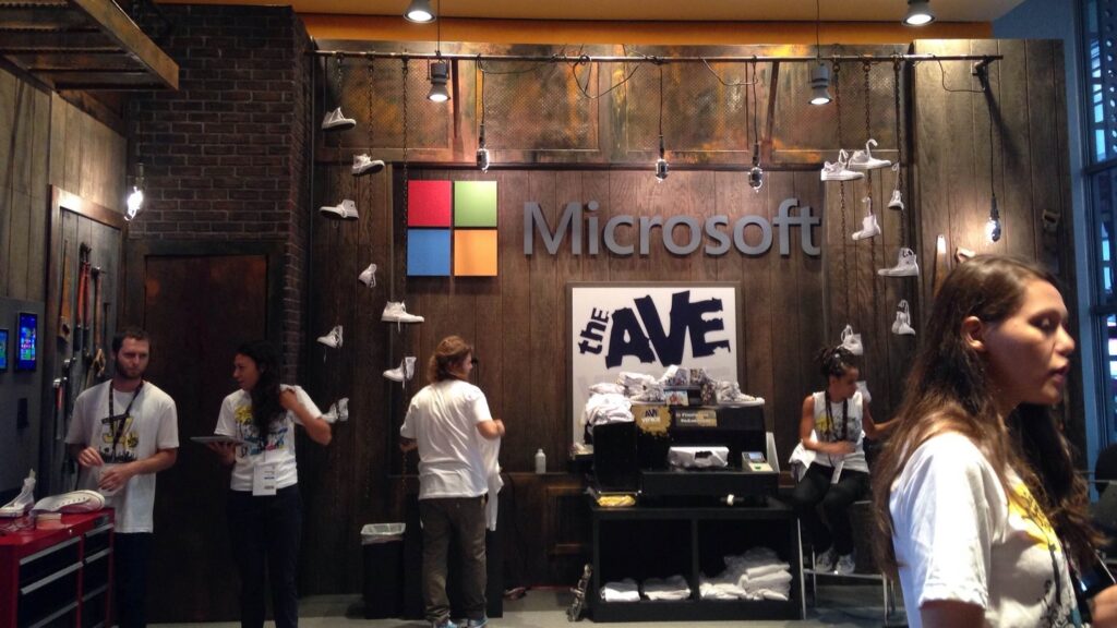 Hình: Môi trường làm việc của Microsoft
Nguồn: Internet