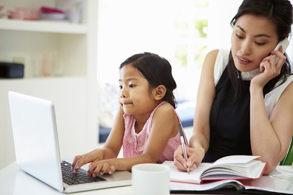 mẹ bỉm làm việc tại nhà là freelancer dịch thuật
Nguồn: Internet