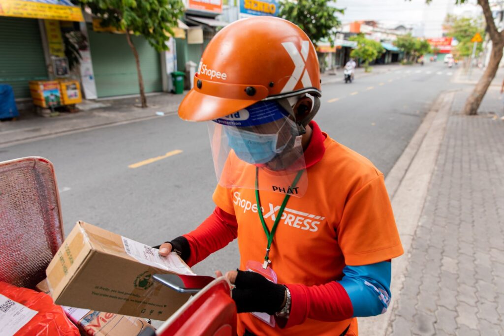 Hình: Phí vận chuyển trên Shopee được tính dựa trên những yếu tố nào?
Nguồn: Internet