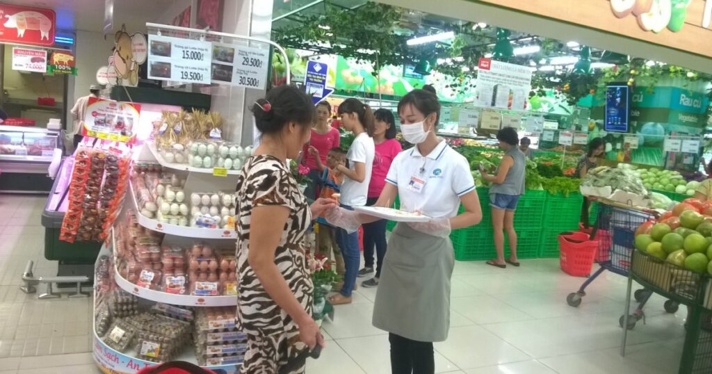 Sampling là gì trong siêu thị, trung tâm thương mại, chợ, tiệm tạp hóa