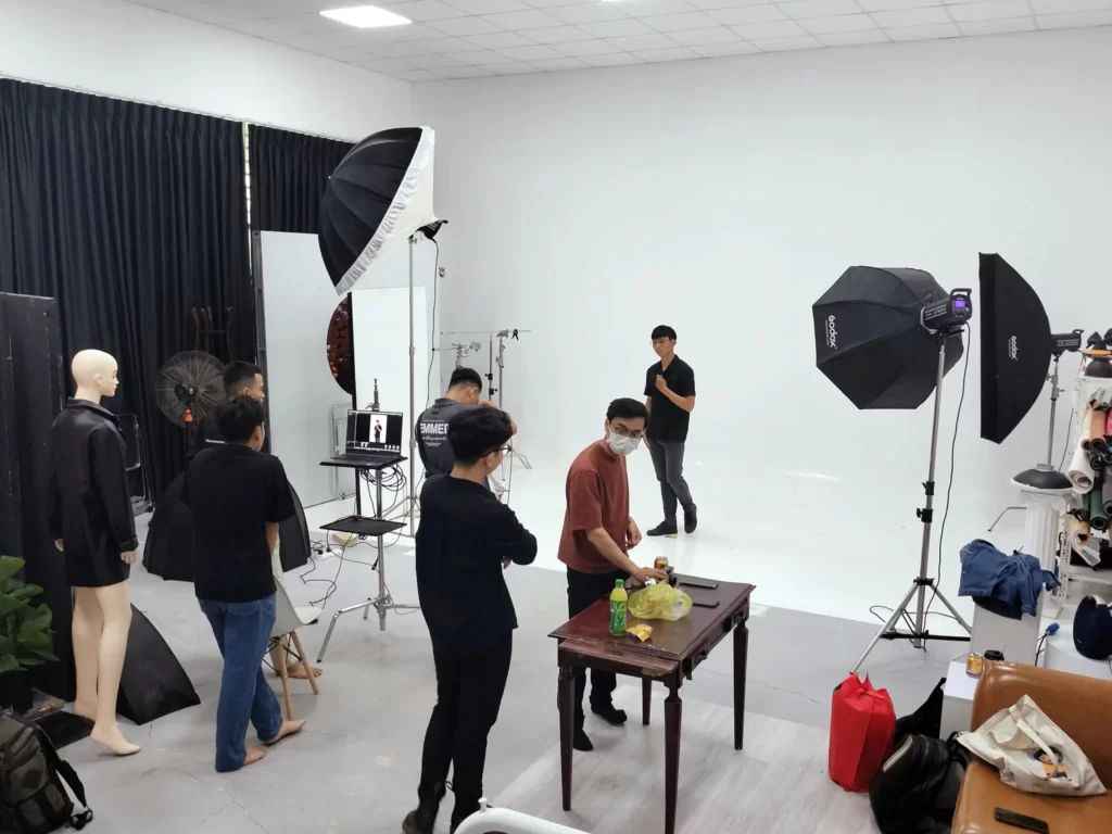 Hình: Những trang thiết bị cần thiết khi mở Studio vừa và nhỏ
Nguồn: Internet