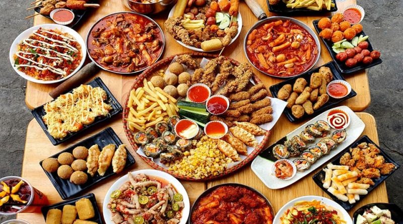 Hình: Kinh doanh đồ ăn vặt online
Nguồn: Internet