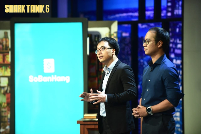 Hình: CEO Sổ Bán Hàng trao đổi cùng các Shark trong tập 9