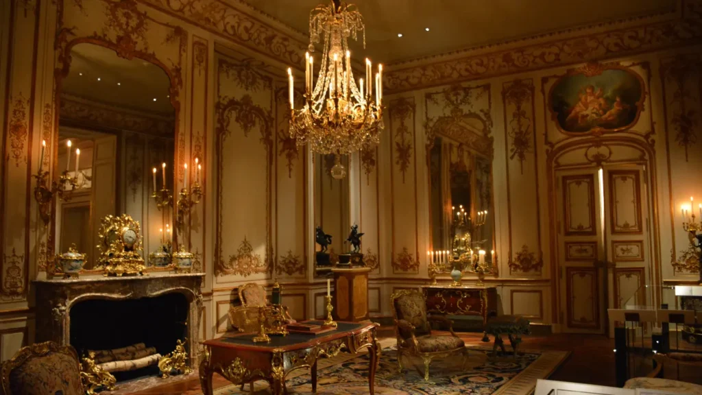 Hình: Đèn chùm (chandelier)
Nguồn: Internet