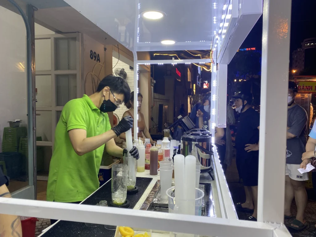 trà chanh giã tay có gì đặc biệt mà hot đến vậy?