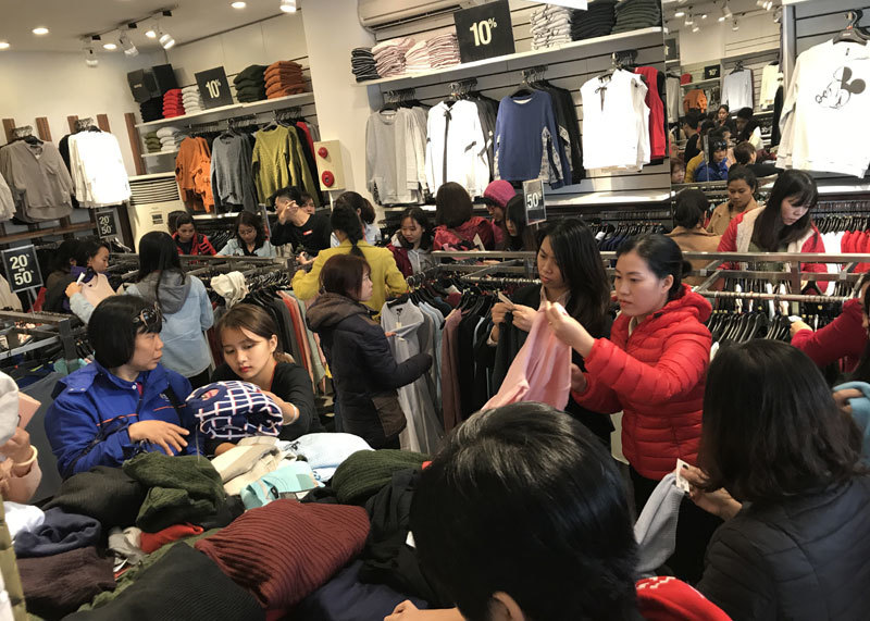 Hình: "Quần áo bỏ xó trong kho" mới nằm trong danh mục sale
Nguồn: Internet
