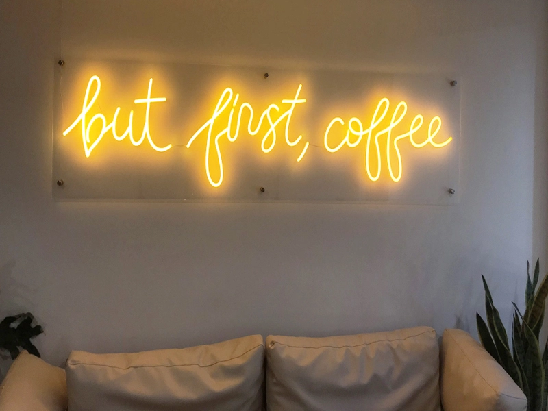 Hình: Đèn neon
Nguồn: Internet