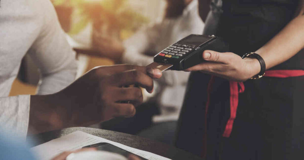 Hình: Lưu ý khi mua trả góp qua thẻ tín dụng
Nguồn: Internet