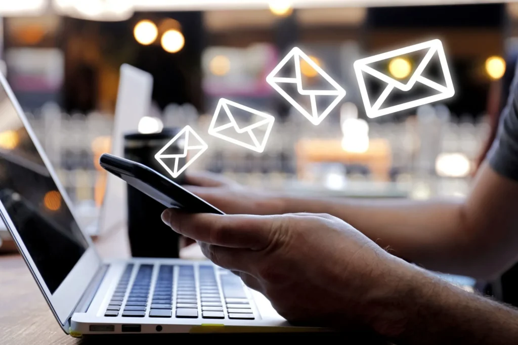 Tương tác, gửi email thăm hỏi khách theo định kỳ - làm khách quay lại