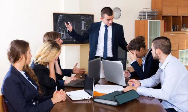 Quản lý nhân viên hiệu quả là yếu tố quan trọng trong thành công của một cửa hàng.