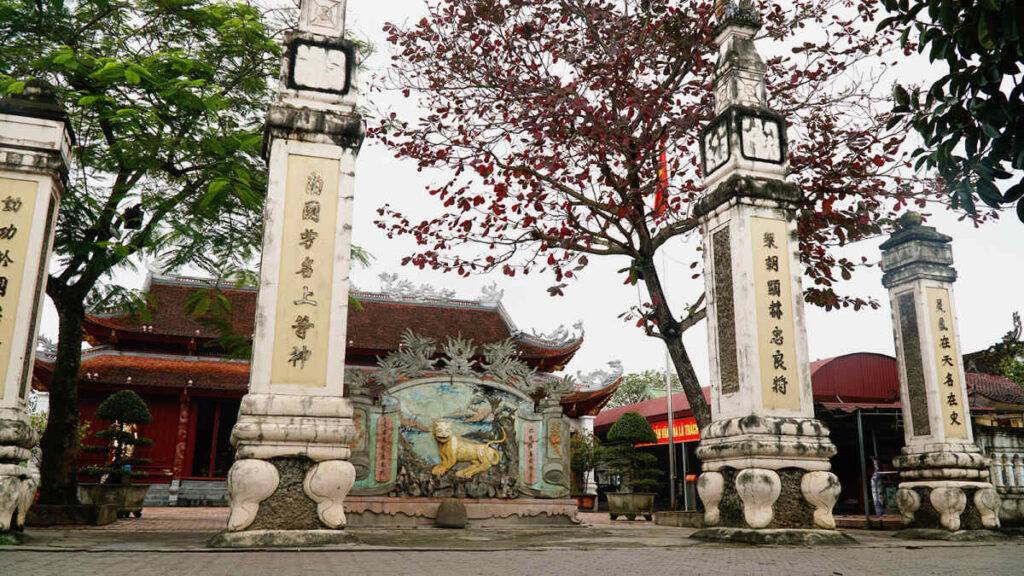 đi chùa, đền xin vía buôn may bán đắt, tài lộc tấn tới
