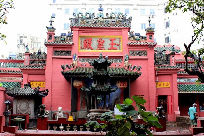 đi chùa, đền xin vía buôn may bán đắt, tài lộc tấn tới